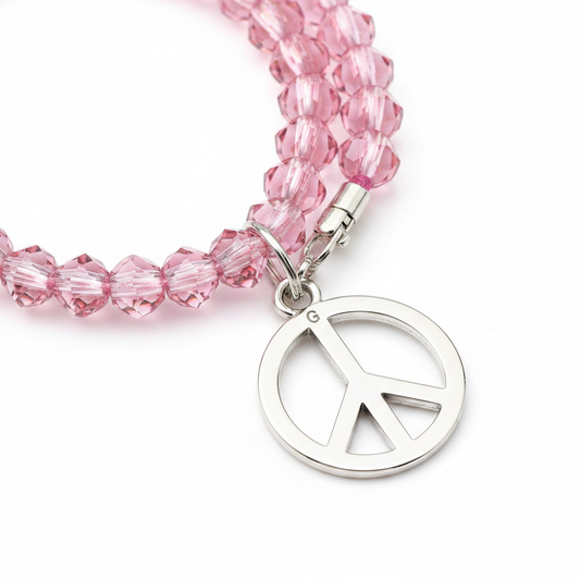 Guess Crystals Hand Strap – Detailbild Kristalle & Peace Charm