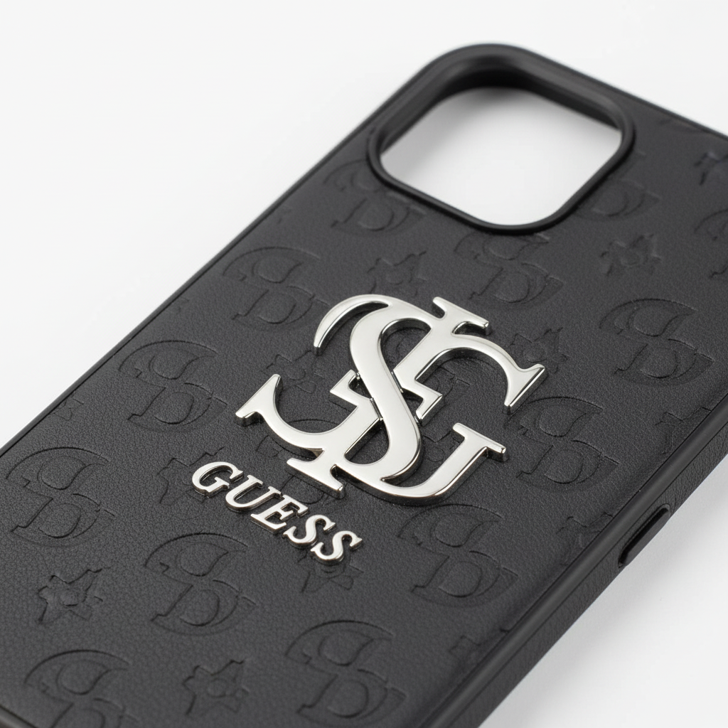 Guess PU 4G Metal Logo Case iPhone 17 – Detail PU-Leder & Silber-Logo