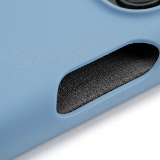 anco Liquid Silicone Case iPhone 16 Pro Silikon Textur Detail