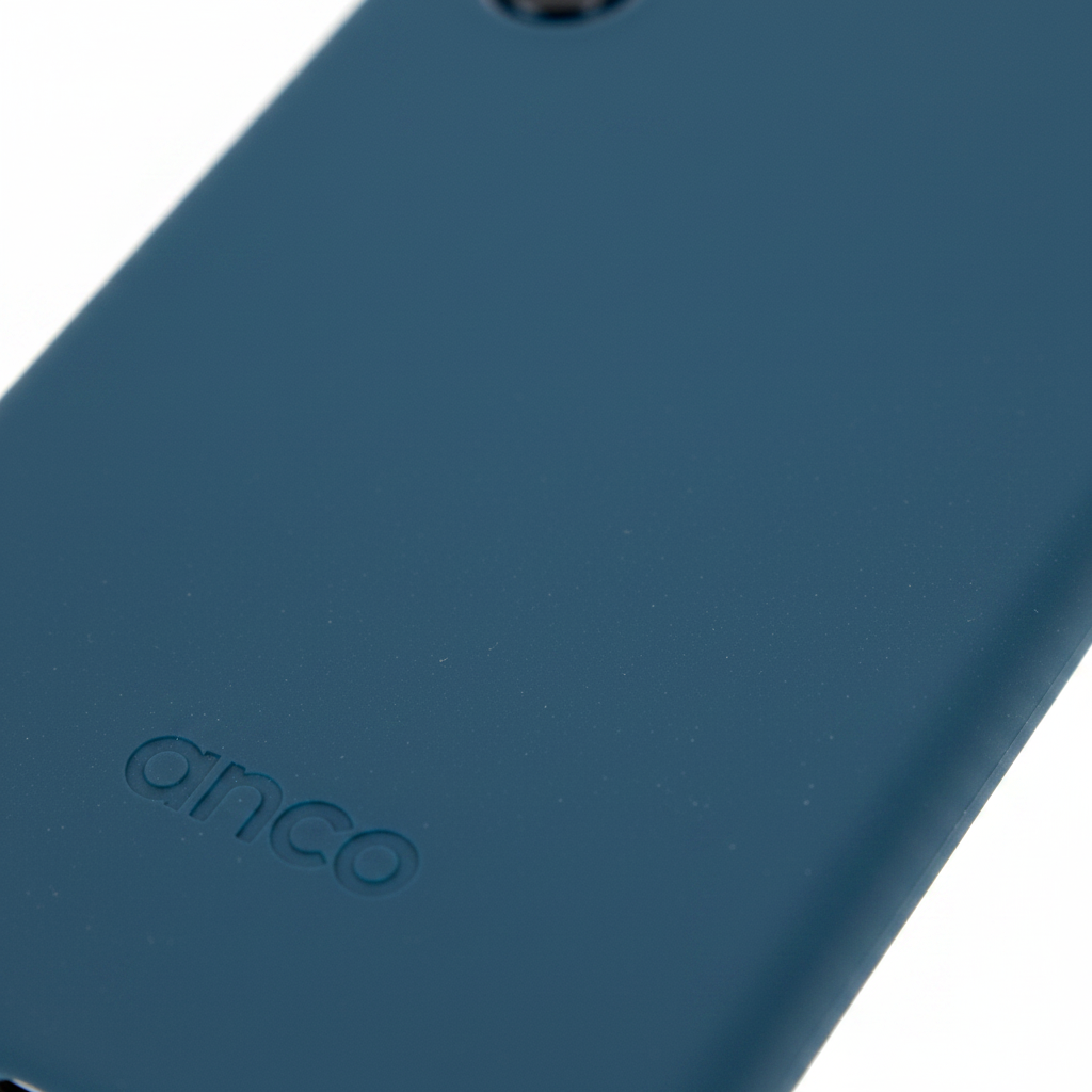 anco Bioly Case Galaxy A15 5G – Detailansicht Eco-Textur geprägtes Logo Kameraausschnitt
