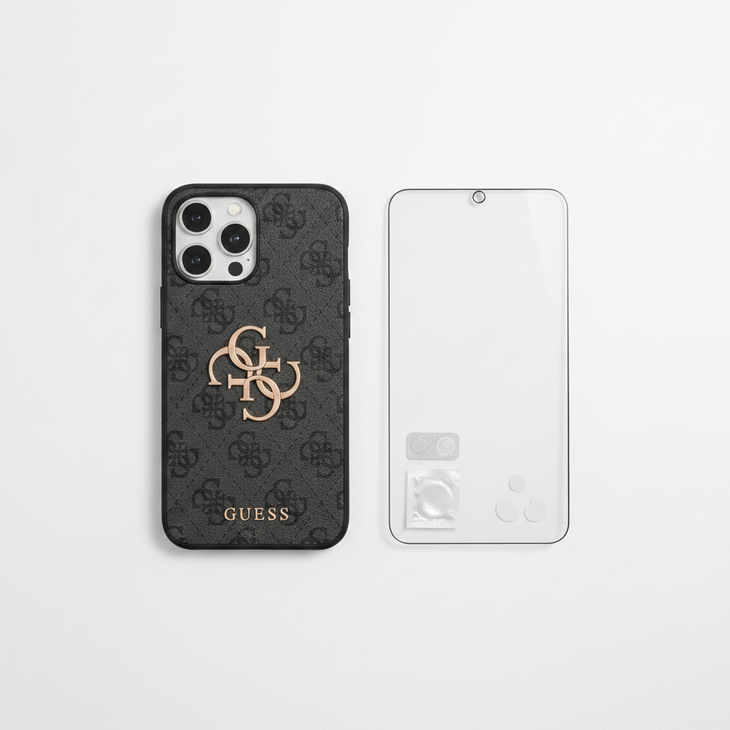Bundle: Guess PU 4G Metal Logo Case Grau und Panzerglas für iPhone 14 Pro Max als Flat Lay