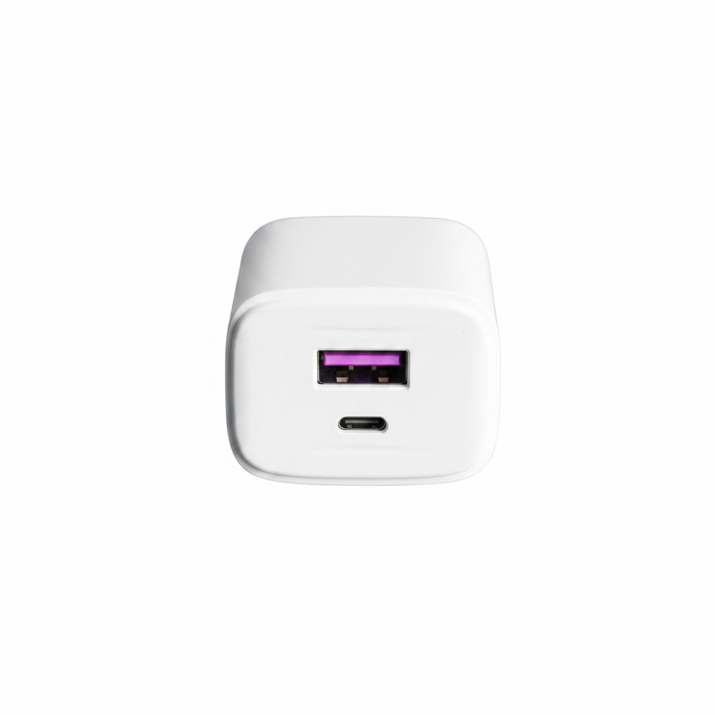 Nahaufnahme der USB-A und USB-C Ports des Powerstar Herkules 18W Ladegeräts